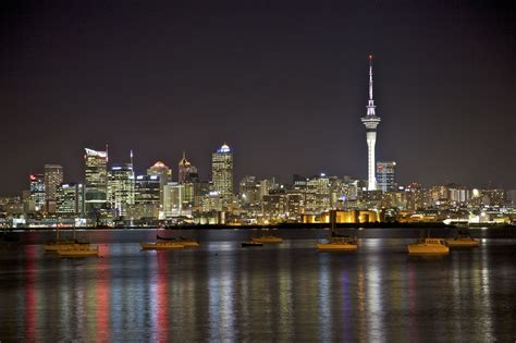 Get daily travel tips & deals! Auckland city skyline, New Zealand : Layover Guide