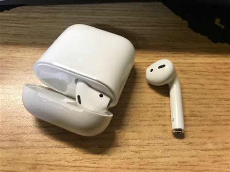 The faulty airpods pro models were manufactured before october 2020, and those who are experiencing issues can take the airpods pro to apple for service at no charge. Apple Airpods Pro with Charging Case - Apple Airpods Pro ...