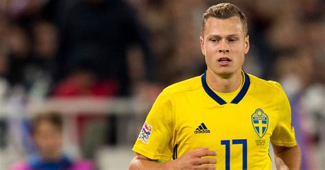 Game log, goals, assists, played minutes, completed passes and shots. Viktor Claesson ryktas till Premier League - berättar om ...