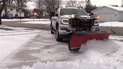 Plowing A Small Driveway Discussing Why I Plow The Way I Do Youtube