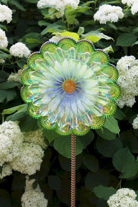 20 Easy Diy Glass Yard Art Design Ideas For Your Garden Decor