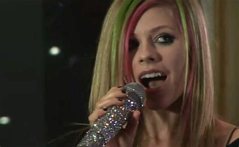 Fashion And The City Avril Lavigne Covers Kehas “tik Tok” For Radio