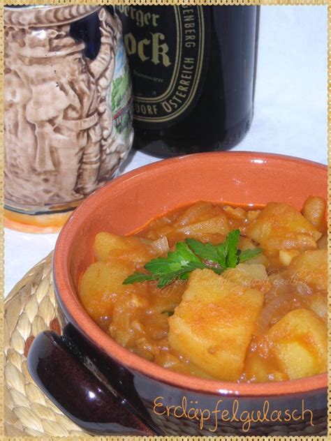 Can be made into a sandwich cookie. Erdäpfelgulasch (Potatoes, bacon, onion and paprika ...