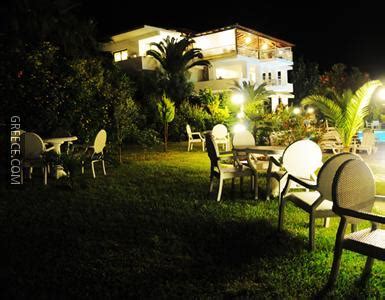 The resort is primed 100 meters to the waterfront, builded amphitheatrical in a hilly landscape with direct sea view. Glavas Inn Halkidiki, Glavas Inn Hotel Greece | Greece.com