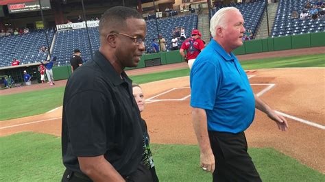 2017 08 31 Ernest Givins Throws Out The First Pitch Youtube