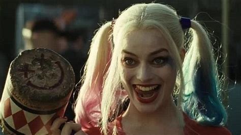 Margot Robbies Harley Quinn Strips To Her Underwear In Sucide Squad