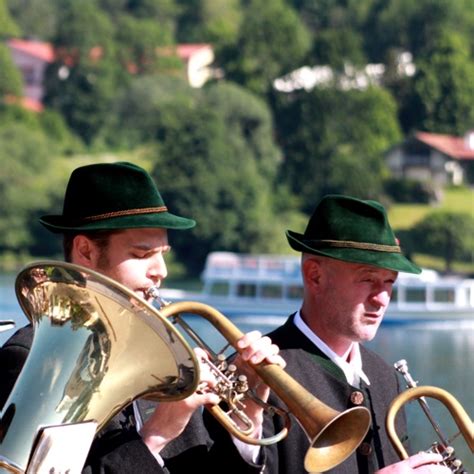 Chr.) besiedelt, wie einige funde von kupferringbarren zeigen. Seefest Rottach-Egern - 14.7.2020