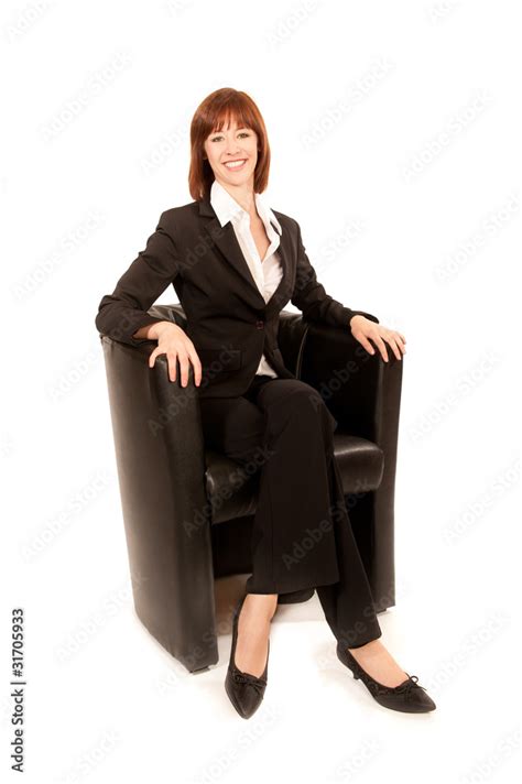 Schöne Junge Geschäftsfrau Sitzt In Einem Sessel Stock Foto Adobe Stock