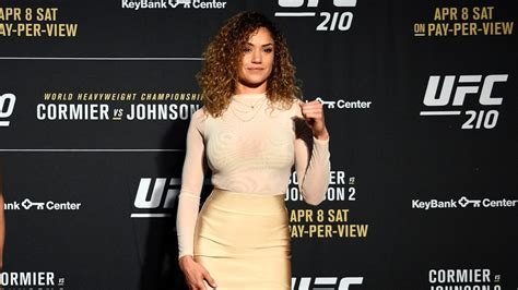 Ex Ufc Pearl Gonzalez Black Crop Top And Jeans Pic Goes Viral