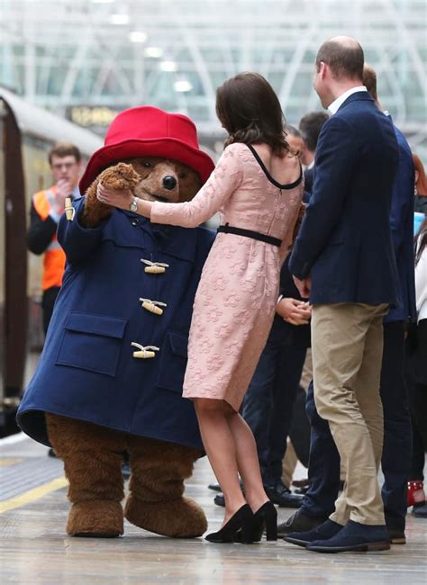 Kate Middleton Dancing With Paddington Bear Is The Most English Thing Ever Huffpost Canada