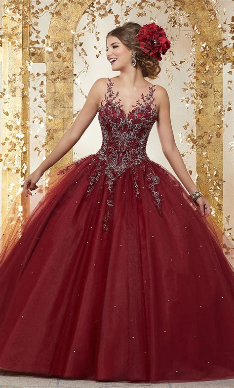 Hoy nos dedicaremos a ver algunos vestidos para las chicas gorditas. Vestido de XV años con pedrería de cristal - Laila's Dress