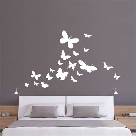 Naklejki do sypialni na ścianę w kształcie motyli - udekoruj swoje ściany