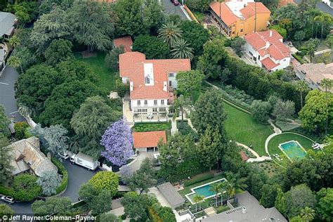 A Look Inside At Angelina Jolie S New 25million Mansion Daily Mail Online