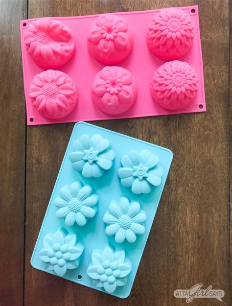 You can use these diy lotion bars on their own, all you have to do is rub them on your skin and they will start to melt. DIY Lotion Bars That Look & Smell Like Gorgeous Flowers