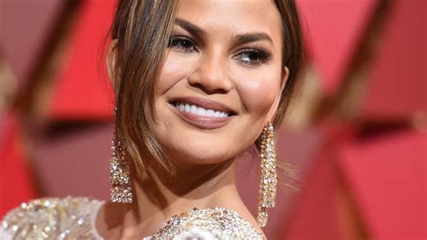 1 pete davidson rips into chrissy teigen on 'snl' 2 the rise and fall of undercover bully chrissy teigen 3 big apple bill: Zuckersüßes Bild: Chrissy Teigen zeigt ihre beiden Kinder