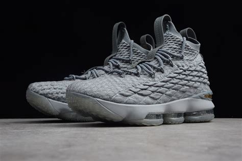 Stability made them a bit concerning. Nike Lebron 15 XV EP "City Edition" Wolf Grey/Metallic Gold 897649-005