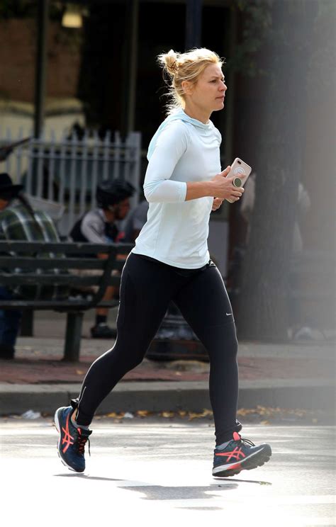 claire danes goes for a jog in nyc 04 gotceleb