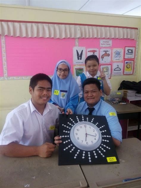 Sekolah menengah kebangsaan taman tasik dibina di tasik tambahan, dalam daerah hulu langat, ampang, selangor. PPKI - SMK TAMAN TASIK , AMPANG, SELANGOR