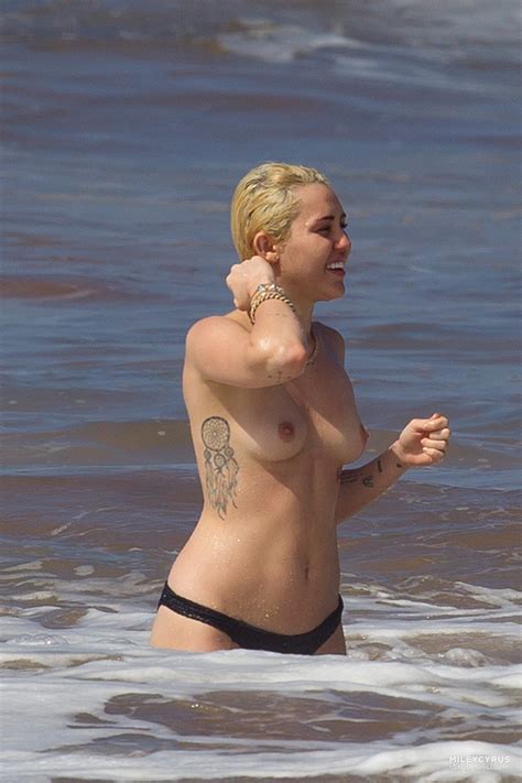 Miley Cyrus Desnuda En Paparazzi