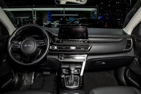 Auto Show Face Off 2021 Kia Seltos Vs 2020 Subaru Crosstrek News