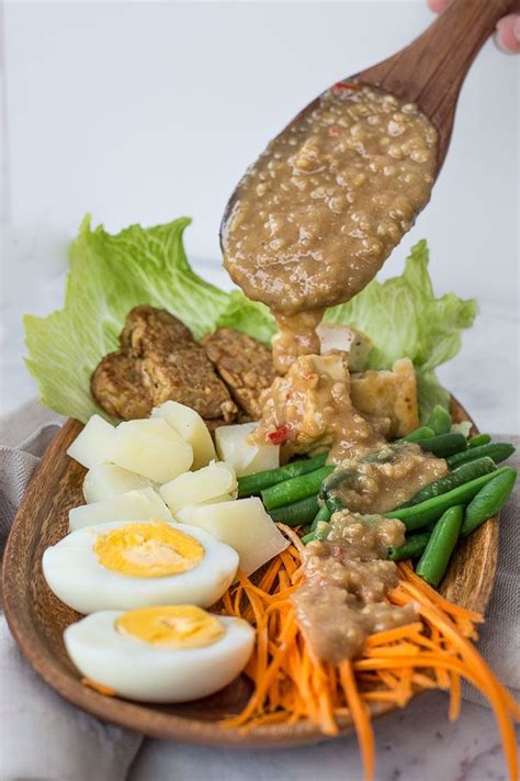 Indonesian Gado Gado Salad With Spicy Peanut Sauce Recipe Homemade Salads Peanut Sauce
