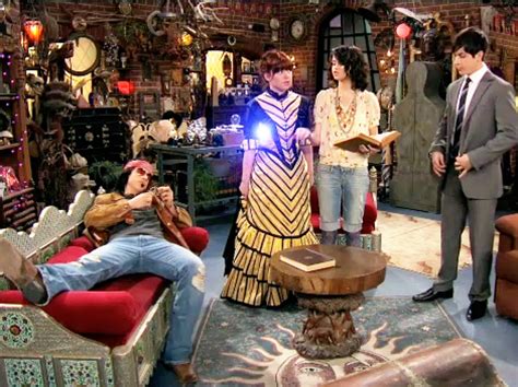 Селена гомес, дэвид генри, джейк т. Graduation Episodes to Watch Before You Say Goodbye to ...