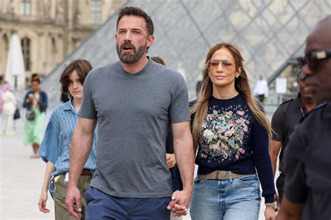 Ben Affleck Kissing Jennifer Lopez While Holding Dunkin Donuts Is The