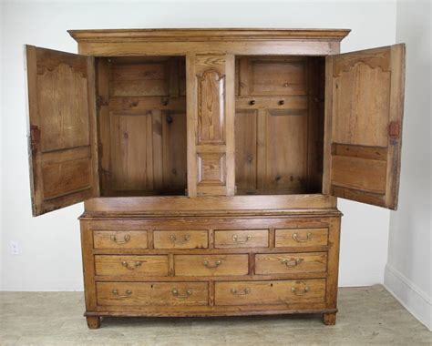 Antique welsh oak press cupboard north wales, circa 1730. Spectacular 18th Century Welsh Pine Cupboard For Sale at ...