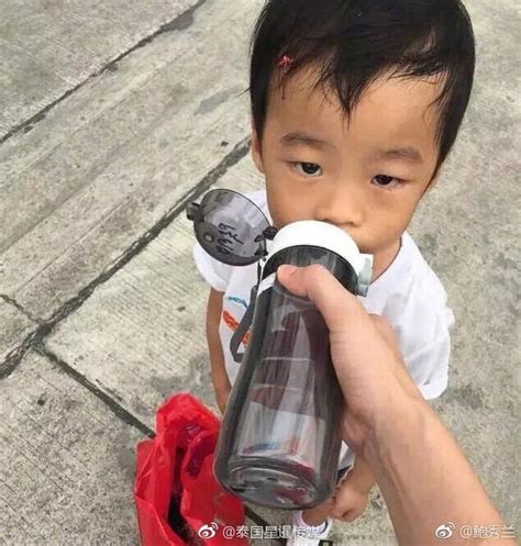 泰国5岁男童不想上学，妈妈：那就捡垃圾去吧！ 每日头条