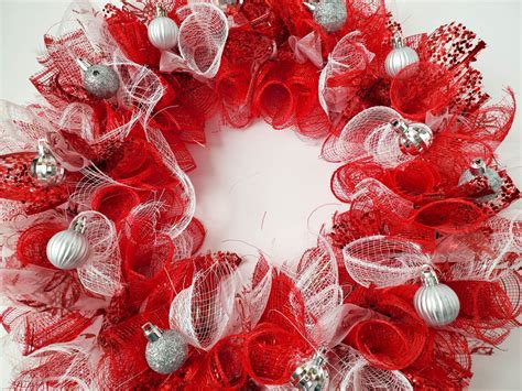 Quick And Easy Dollar Tree Mesh Christmas Wreath —