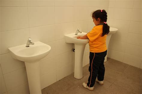 Nuevos Baños En La Escuela Rural La Esperanza