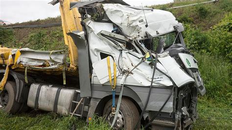 Kempen: Lkw-Unfall auf A40