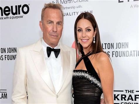 Kevin Costner S Wife Christine Baumgartner Files For Divorce