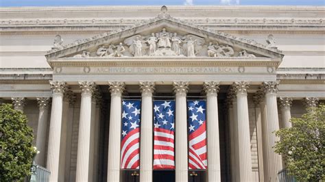 National Archives Confirm Declaration Of Independence Constitution And