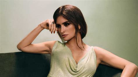 penelope cruz 49 shows off her toned bare legs in very tiny green dress for elle photoshoot