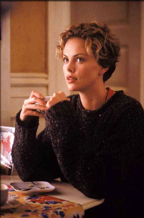 Pin By Patricio On Tentempie Charlize Theron Short Hair Curly Hair