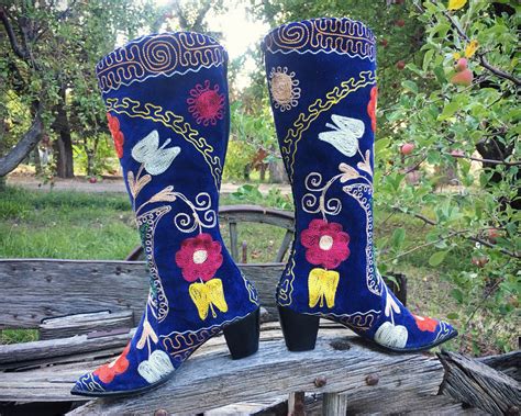 Vintage Embroidered Boot For Womens Eu Size 39 Faux Suede Royal Blue