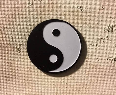 Yin Yang Noir Pin Badge Chinois Philosophie 2 Dos Dualité Etsy