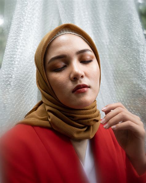 Woman Wearing Hijab · Free Stock Photo