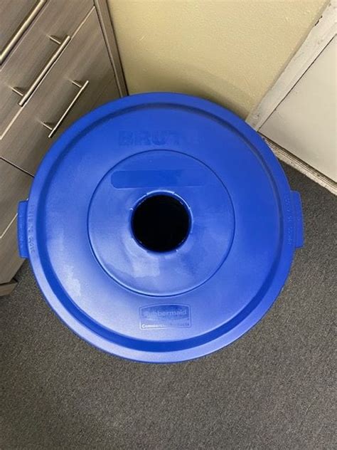 Rubbermaid Brute Gallon Trash Can With Lid Blue Recyclable Cover