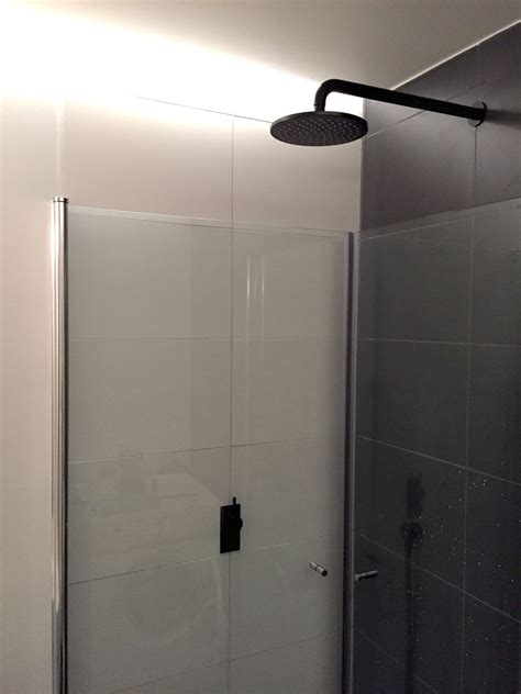 Maybe i'm the only one who couldn't tell from the angle of the photos that the whole face of the shower head isn't matte black to match the rest of it. Newer Nordic | Matte black shower fixtures, Black shower ...