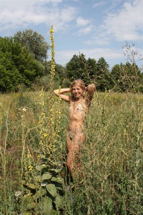Amateur Teen Blonde Naked At Field Russian Sexy Girls