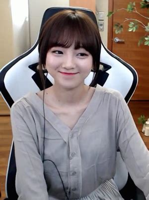 슈기x외질혜x서윤 댄스cut 아프리카tv 2016 어워드 avi. 외질혜 성형전