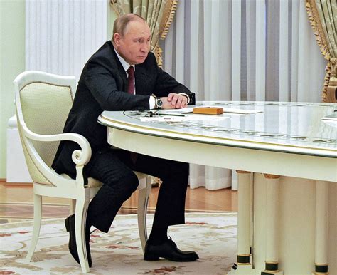 Putin Offers More Talks With West To Defuse Ukraine Tensions