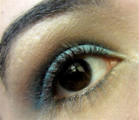 eloquent hijabi blue eye makeup for brown eyes