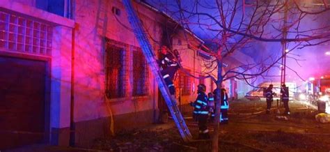 Aproximativ 40 de persoane au. 4 copii morti la Timisoara intr-un incendiu care le-a ...