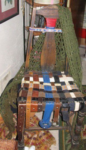 Chair Seats Made Of Old Belts In 2020 Woven Chair Chair Seating