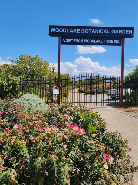 Donate — Woodlake Botanical Garden