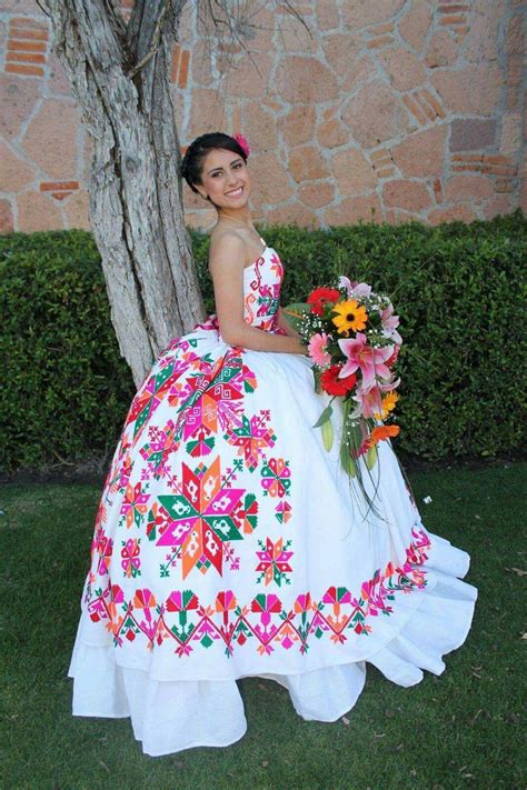 pin de jazmin ramirez en huasteca en 2023 vestidos de novia mexicanos vestidos de quinceañera