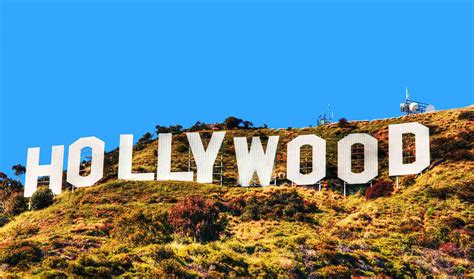 Topik 1: Hollywood and the Entertainment Industry